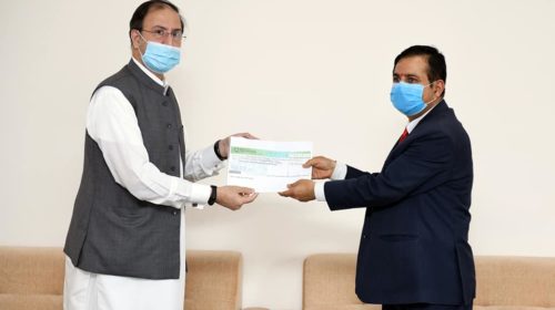 Pakistan hands over financial assistance