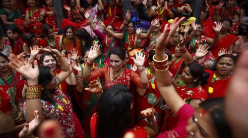 Hindu festivals that are celebrated Colours, sweets and songs of Teej this year (Watch)