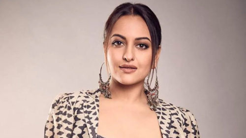 Sonakshi Sinha’s fans ask for feet and bikini pics; her replies will crack you up