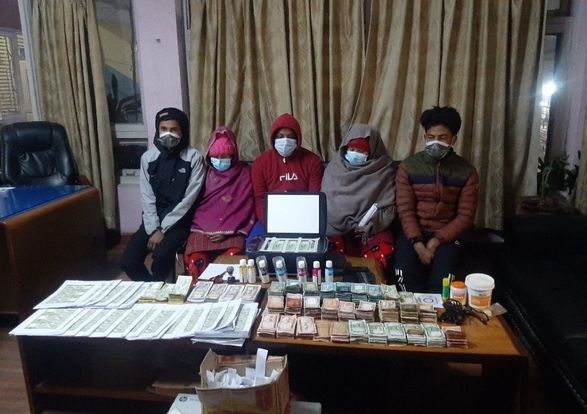 Five individuals held with fake currency notes