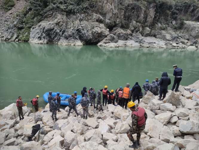 Jeep plunges into Trishuli River