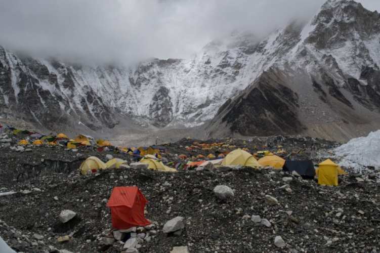Army plans to collect 10 tonnes trash from the Everest region